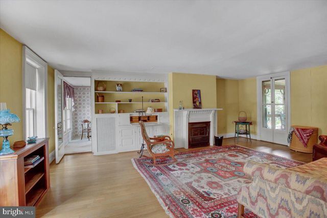 130 S CARLISLE ST, Greencastle, PA 17225