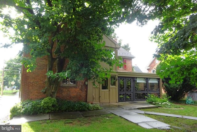 130 S CARLISLE ST, Greencastle, PA 17225