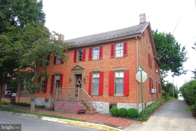 130 S CARLISLE ST, Greencastle, PA 17225