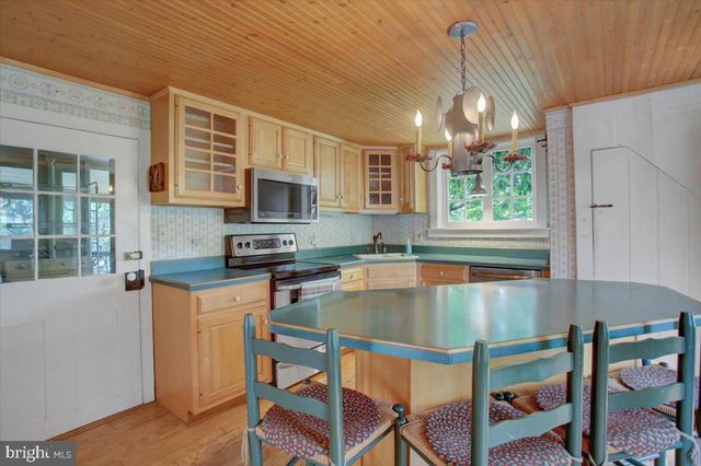 130 S CARLISLE ST, Greencastle, PA 17225