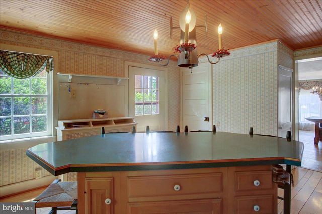 130 S CARLISLE ST, Greencastle, PA 17225