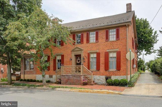 130 S CARLISLE ST, Greencastle, PA 17225
