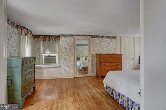 130 S CARLISLE ST, Greencastle, PA 17225