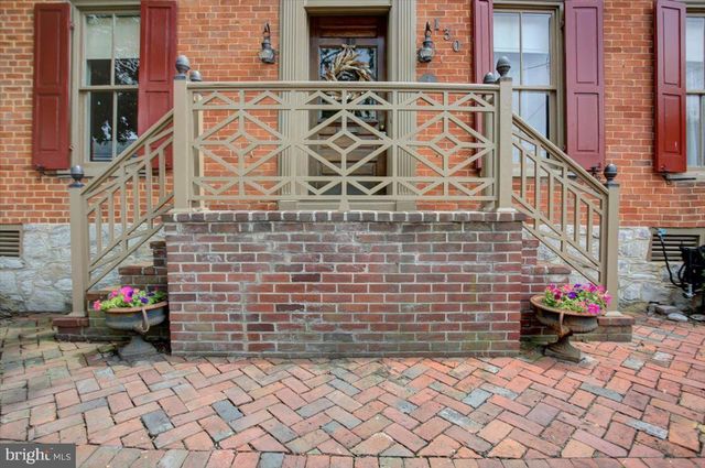 130 S CARLISLE ST, Greencastle, PA 17225