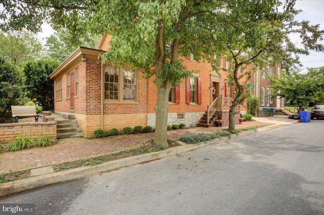 130 S CARLISLE ST, Greencastle, PA 17225