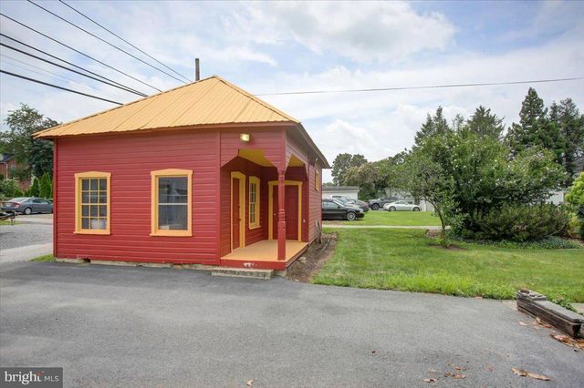 130 S CARLISLE ST, Greencastle, PA 17225
