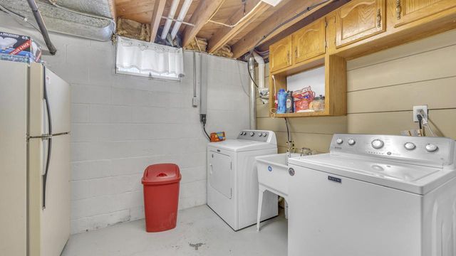 1161 N 8th AVENUE, West Bend, WI 53090