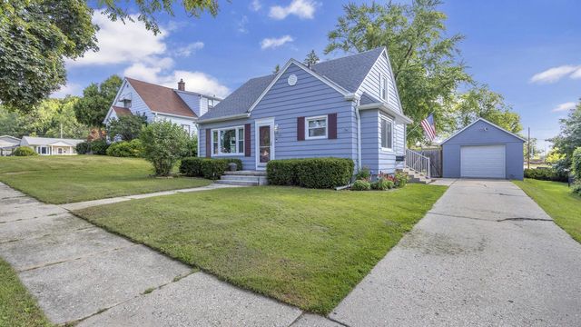1161 N 8th AVENUE, West Bend, WI 53090