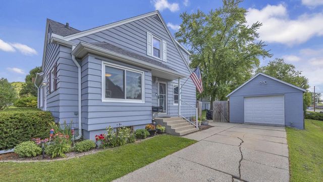 1161 N 8th AVENUE, West Bend, WI 53090