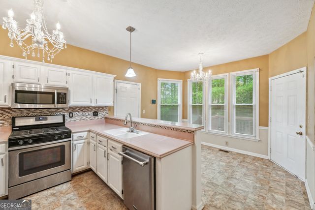 10044 Point View Drive, Jonesboro, GA 30238