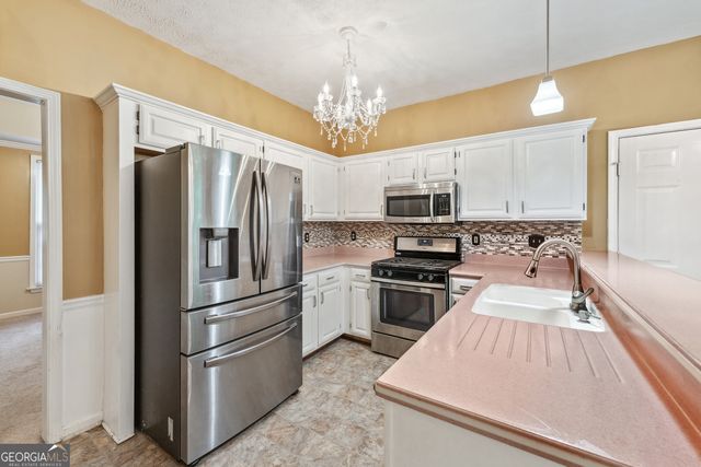 10044 Point View Drive, Jonesboro, GA 30238