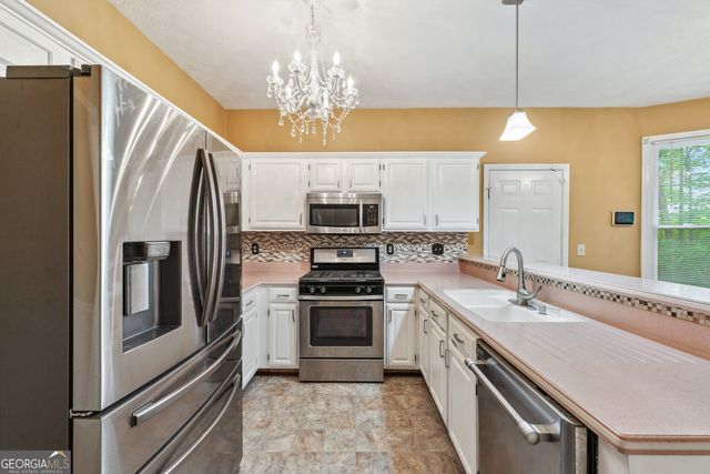 10044 Point View Drive, Jonesboro, GA 30238