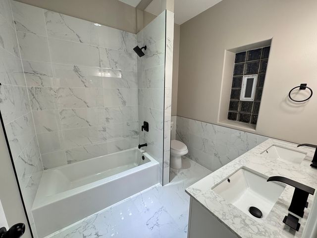 543 E 43rd Street 3W, Chicago, IL 60653