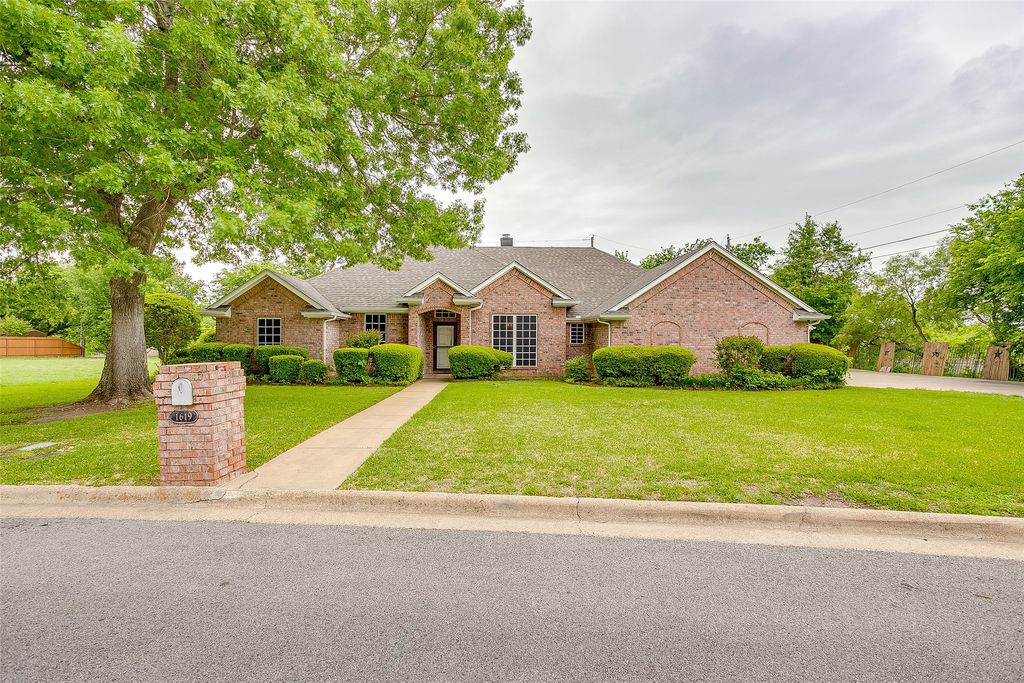 1619 Browning Lane, Cleburne, TX 76033