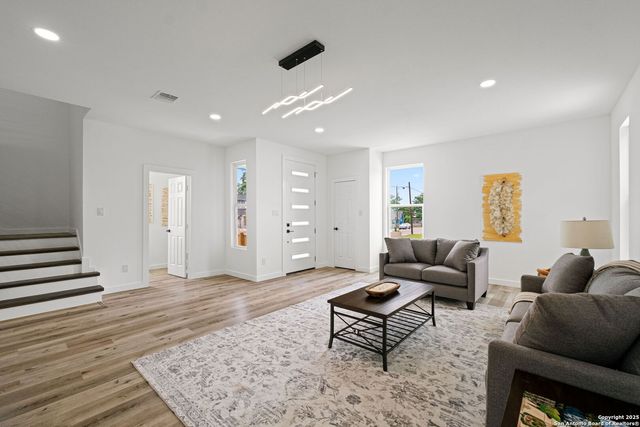 430 Dreiss St Unit #1, San Antonio, TX 78203