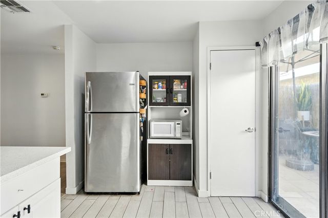 14937 Sherman Way 7, Van Nuys, CA 91405