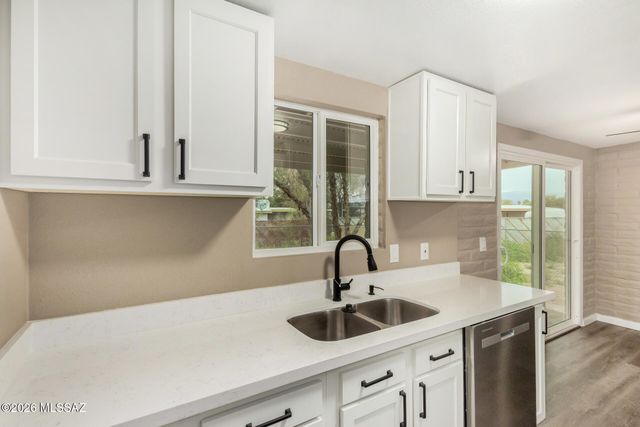 4702 S Apple Tree Avenue, Tucson, AZ 85730