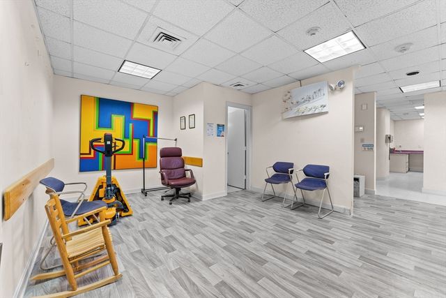 77 Pond Ave NR1, Brookline, MA 02445