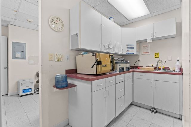 77 Pond Ave NR1, Brookline, MA 02445