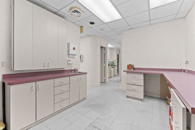 77 Pond Ave NR1, Brookline, MA 02445