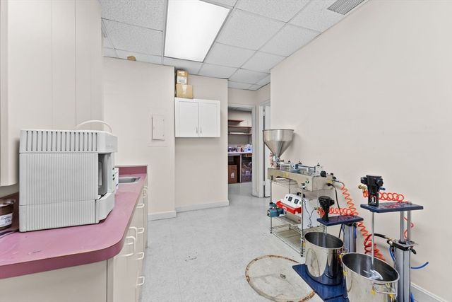 77 Pond Ave NR1, Brookline, MA 02445