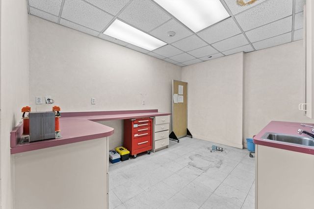 77 Pond Ave NR1, Brookline, MA 02445