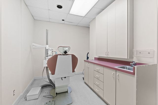 77 Pond Ave NR1, Brookline, MA 02445