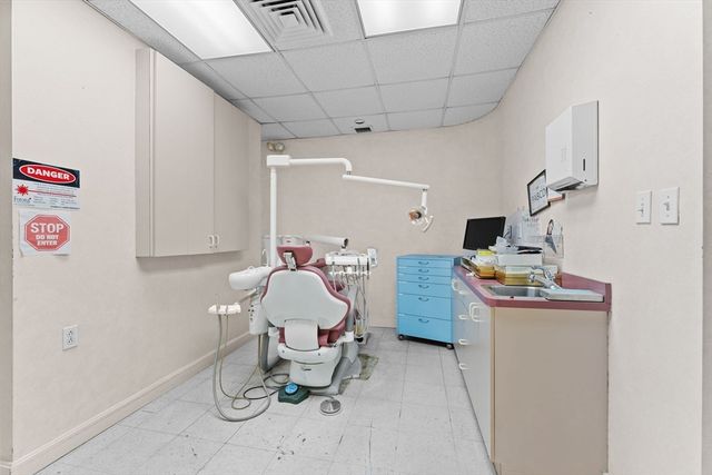 77 Pond Ave NR1, Brookline, MA 02445