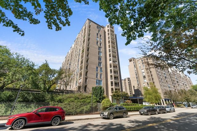 77 Pond Ave NR1, Brookline, MA 02445