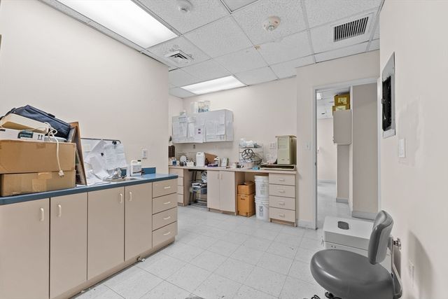 77 Pond Ave NR1, Brookline, MA 02445