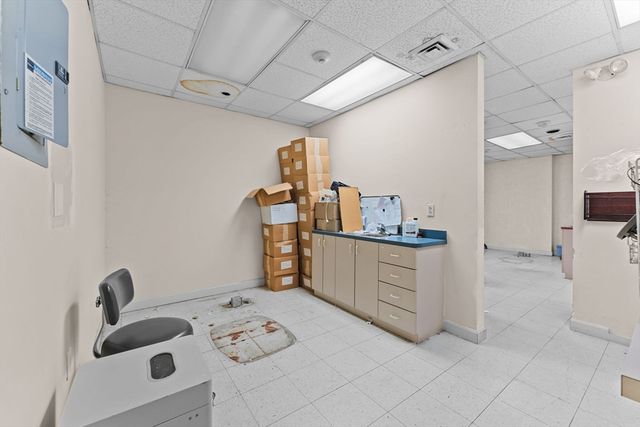 77 Pond Ave NR1, Brookline, MA 02445