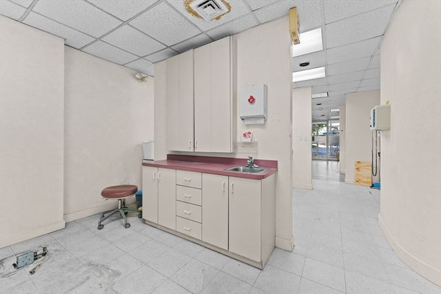 77 Pond Ave NR1, Brookline, MA 02445