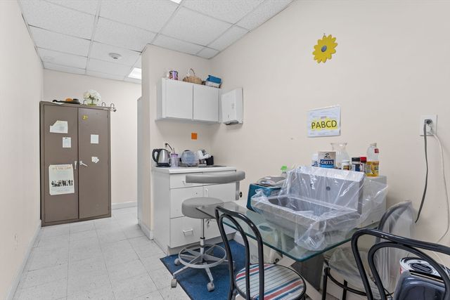 77 Pond Ave NR1, Brookline, MA 02445