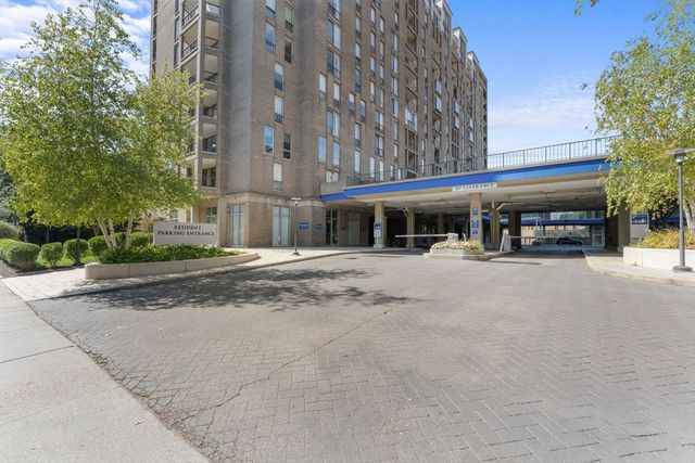 77 Pond Ave NR1, Brookline, MA 02445