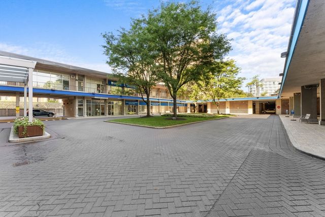 77 Pond Ave NR1, Brookline, MA 02445