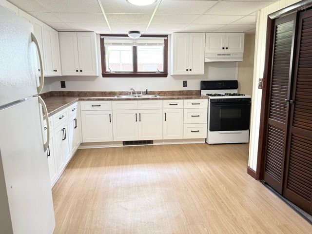 21 West Carpenter B, Attleboro, MA 02703