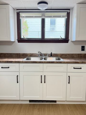21 West Carpenter B, Attleboro, MA 02703