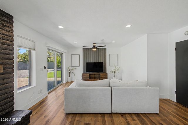 16457 N 47TH Street, Phoenix, AZ 85032