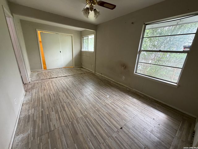 6211 FIR VALLEY DR, San Antonio, TX 78242