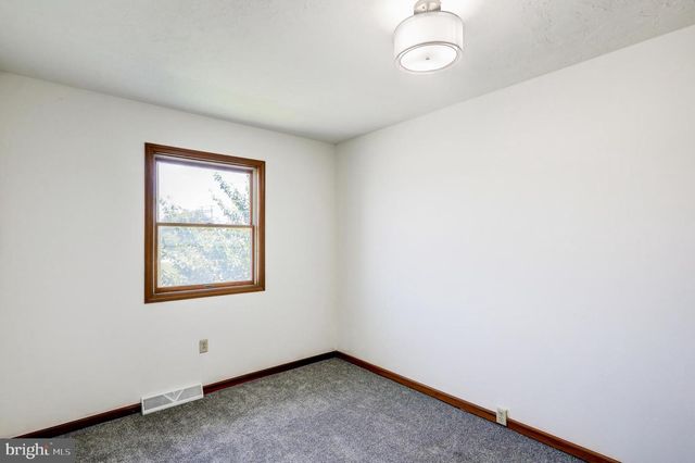 25 FILBERT ST, Hanover, PA 17331