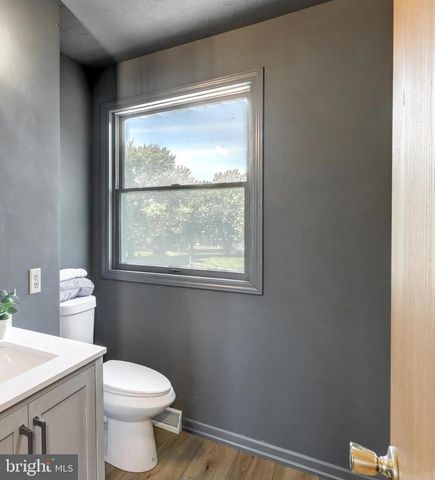 25 FILBERT ST, Hanover, PA 17331