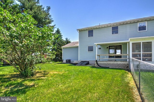 25 FILBERT ST, Hanover, PA 17331