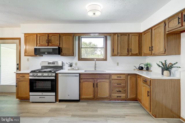 25 FILBERT ST, Hanover, PA 17331