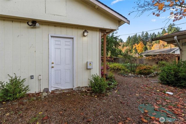 13277 Shoreline Drive SE, Olalla, WA 98359