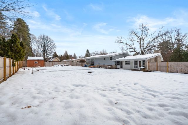 205 Wahwahtaysee Way, Battle Creek, MI 49015