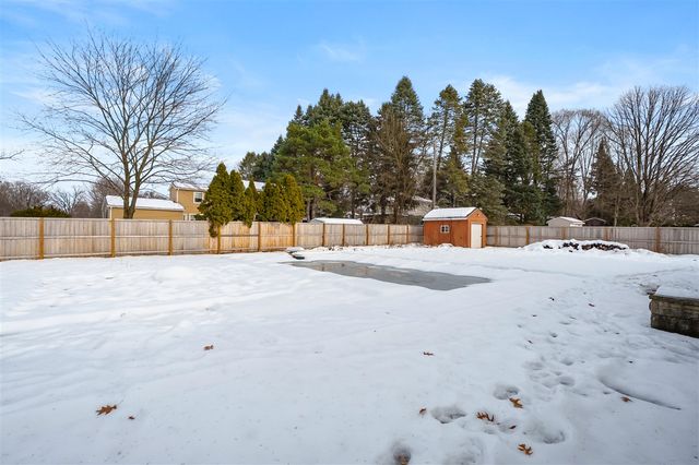 205 Wahwahtaysee Way, Battle Creek, MI 49015