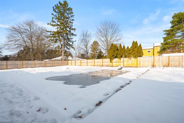 205 Wahwahtaysee Way, Battle Creek, MI 49015