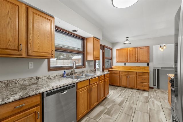 205 Wahwahtaysee Way, Battle Creek, MI 49015