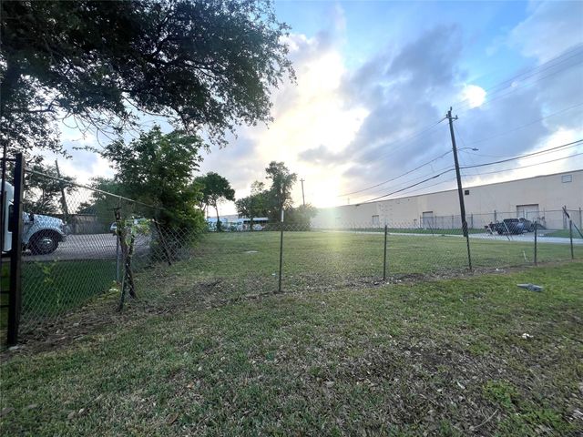 2002 Telephone Road, Houston, TX 77023