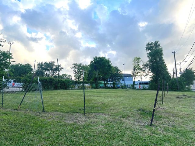 2002 Telephone Road, Houston, TX 77023